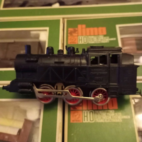 Lima trains used in boxes with 0690 express engine and vintage transformer