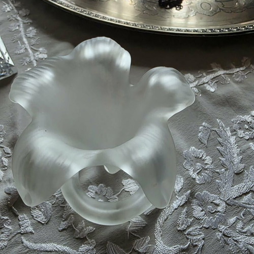Art Glass decorative Bud Vase made of satin glass like new