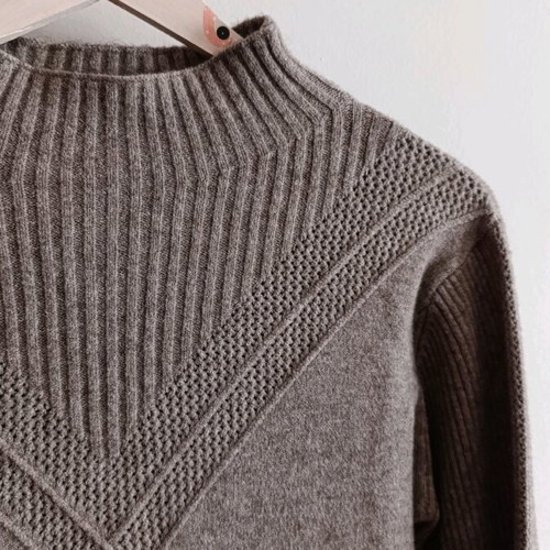 Long women's sweater like new, size M, beige