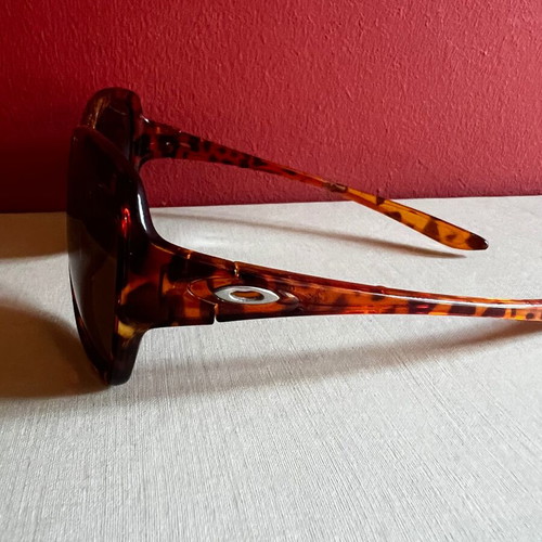 Oakley sunglasses used, taba color with case
