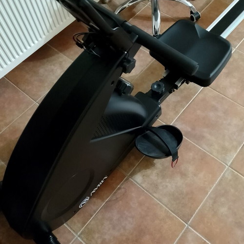 Amila rowing machine like new, model 2026, magnetic resistance
