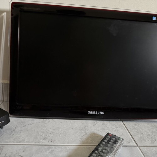 Samsung SyncMaster P2270HD monitor like new, 22 inch with TV decoder