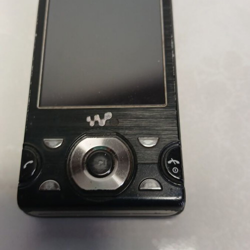 Mobile phone used without battery, unknown condition