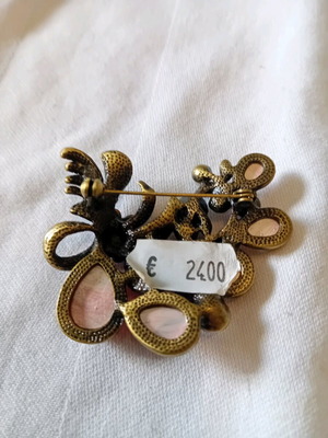 Pin new, multicolored