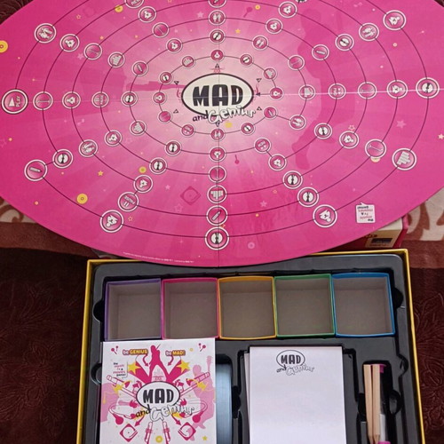 Mad and Genius board game with DVD like new