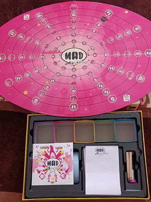 Mad and Genius board game with DVD like new