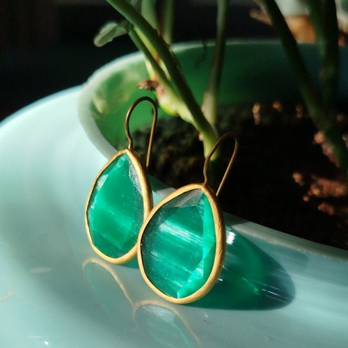 Handmade stainless steel drop earrings with green emerald stone, 3 cm