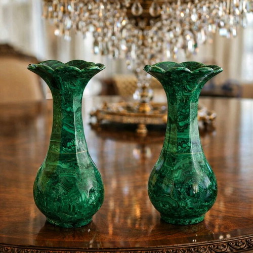 Pair of 19th century Russian vases made of natural malachite like new