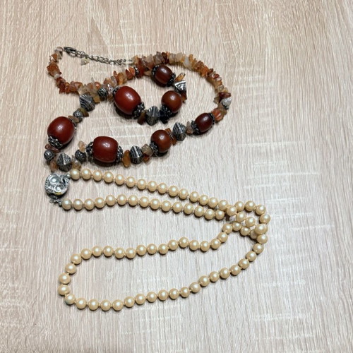Necklaces used, set of 2, good condition