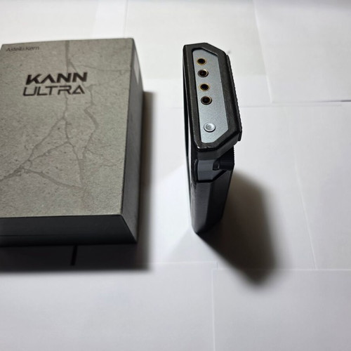 Astell Kern Kann Ultra MP3 player like new with original leather case