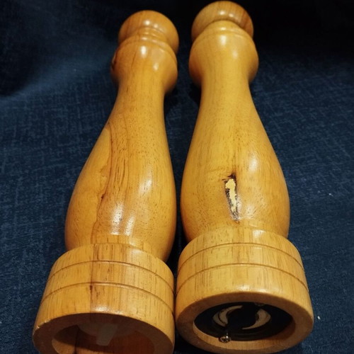 Pepper mill and salt shaker like new, 36 cm