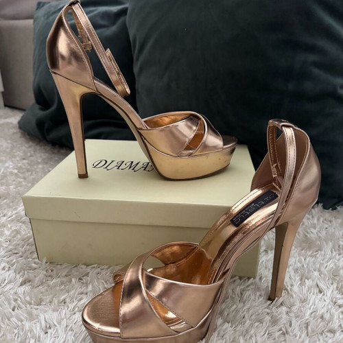 High gold sandals like new, size 40
