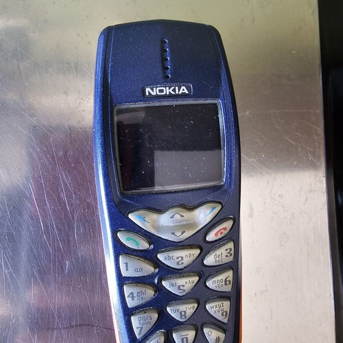 Nokia 3510 used, does not turn on