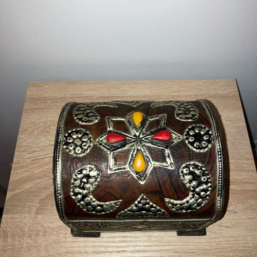 Vintage wooden jewelry chest used, Moroccan style