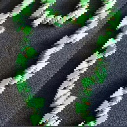 Πράσινο κολιέ με γεωμετρικές χάντρες σαν καινούργιο