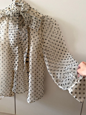 Zara beige shirt with black dots like new, size S