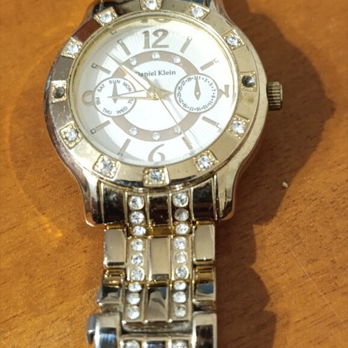 Daniel Klein wristwatch like new, gold bracelet, women's