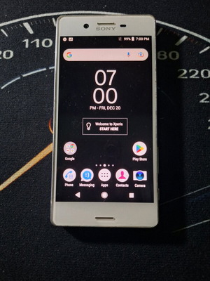 Sony Xperia x употребяван, бял, 32GB, проблем с камерата