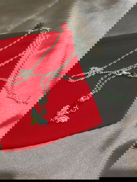 ασημένια αλυσίδα 925 μήκους περίπου 55cm με κρεμαστό μελισσουλα
