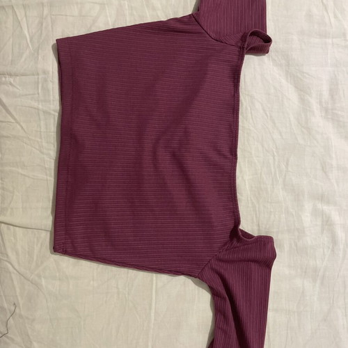 Off Shoulder Ribbed Top cropped, like new, burgundy apple shade