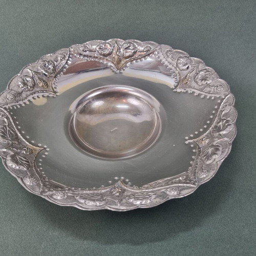 Silver serving dish used, 26 cm diameter