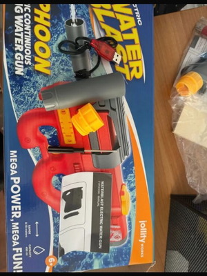 Rechargeable water gun