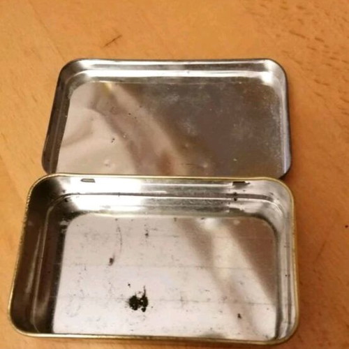 Meggezones vintage metal box for throat pastilles, used