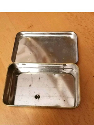 Meggezones vintage metal box for throat pastilles, used