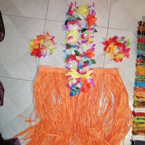 Hawaiian costume with skirt, necklace, bracelets and hair accessories