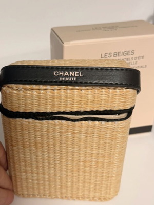 Chanel Beauté Les Beiges Woven Beauty Case limited edition, new