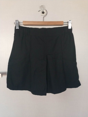 Girls' skirt shorts black used, almost new, age 12