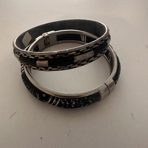Bracelet set metallic black and silver like new