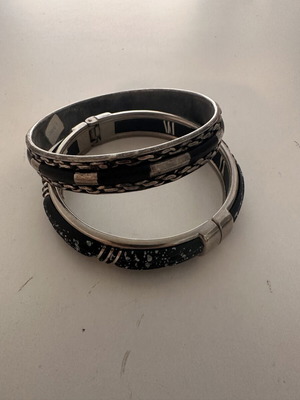 Bracelet set metallic black and silver like new