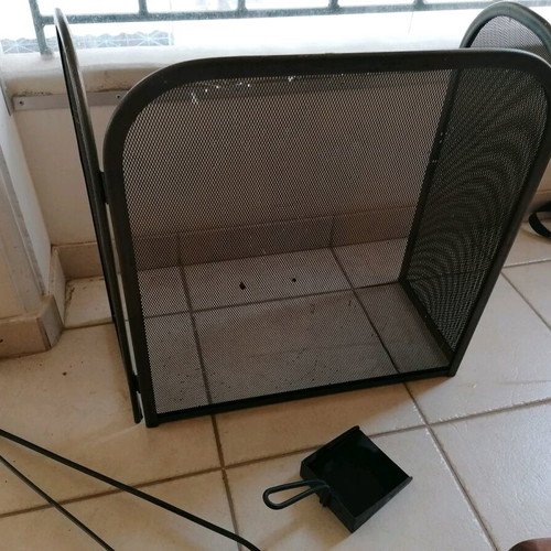 Fireplace set like new, black color, dimensions 54x50(100 open)