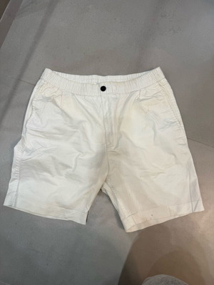 White shorts H&M σε καλή κατάσταση, μέγεθος M, άσπρα