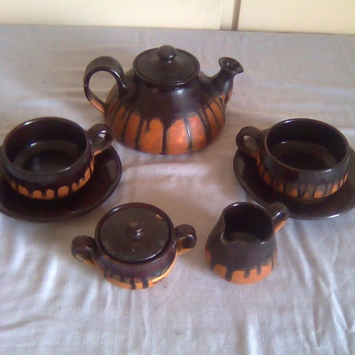 Clay traditional style tea set like new, black