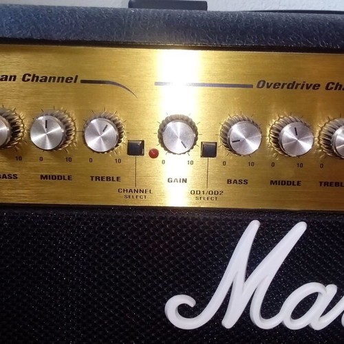 Ενισχυτής κιθάρας Marshall MG 100DFX μεταχειρισμένος με πετάλι Marshall Footswitch