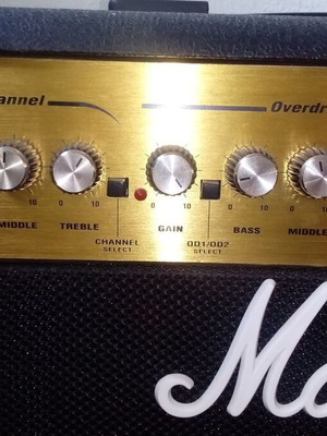 Ενισχυτής κιθάρας Marshall MG 100DFX μεταχειρισμένος με πετάλι Marshall Footswitch