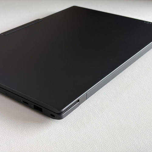 Lenovo Laptop ThinkPad X1 Carbon G13 Aura Edition new, 14.28" OLED, Intel i7, 64GB RAM, 1TB SSD