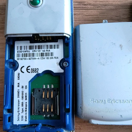 Lot of used Nokia and Sony Ericsson mobile phones from early 2000s
