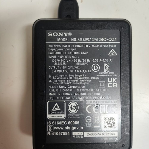 Sony BC-QZ1 charger with NP-FZ100 battery like new