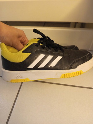 Adidas αθλητικά μεταχειρισμένα, μέγεθος 40, μαύρο και κίτρινο