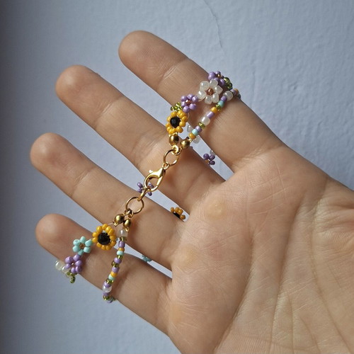 Women's handmade multicolor bracelet with gold tone