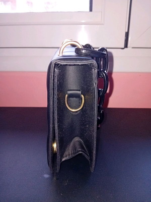 Small black bag with black chain used