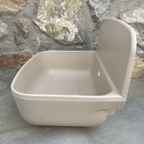 Sanit PVC wall-mounted sink with splash guard