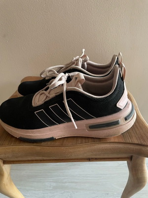 Adidas athletic shoes used, black with nude, size 37.5