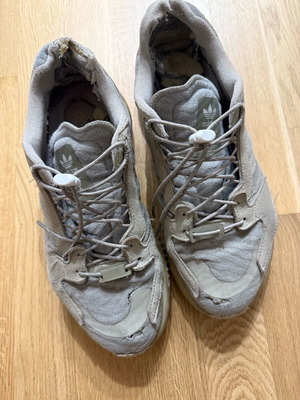 Παπούτσια Adidas ZX 5K Boost μεταχειρισμένα, μπεζ, μέγεθος 43