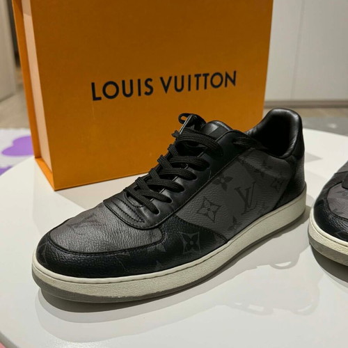 Louis Vuitton sneakers used, size 41