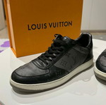 Louis Vuitton sneakers used, size 41