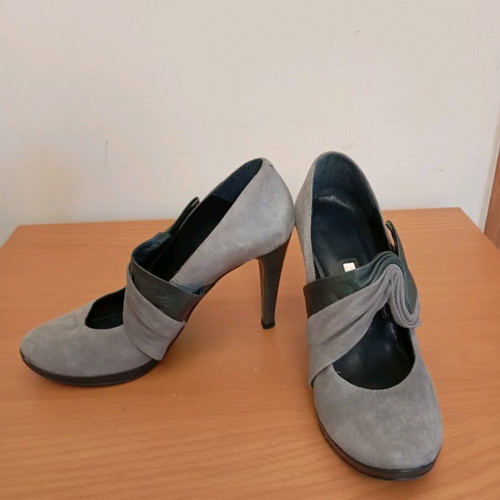 Gino Vaello suede and leather pumps like new, size 38, black and gray